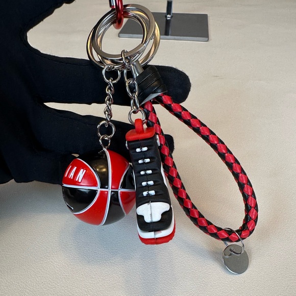 Brand New NBA Basketball and Sneakers Keychain - Picture 7 of 7